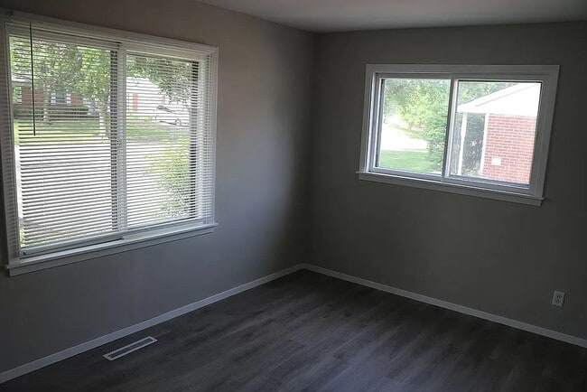 Building Photo - 312 Rowe Dr