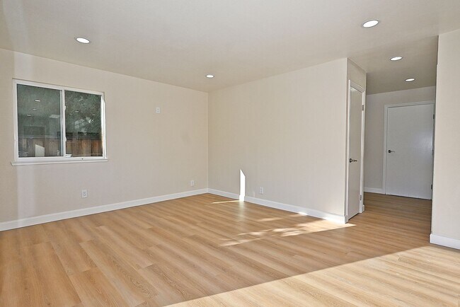 Building Photo - $4590 -- Beautifully Remodeled Brookvale Home on a Quiet Court