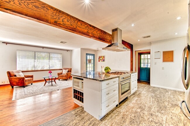 Building Photo - 918 Lehman St