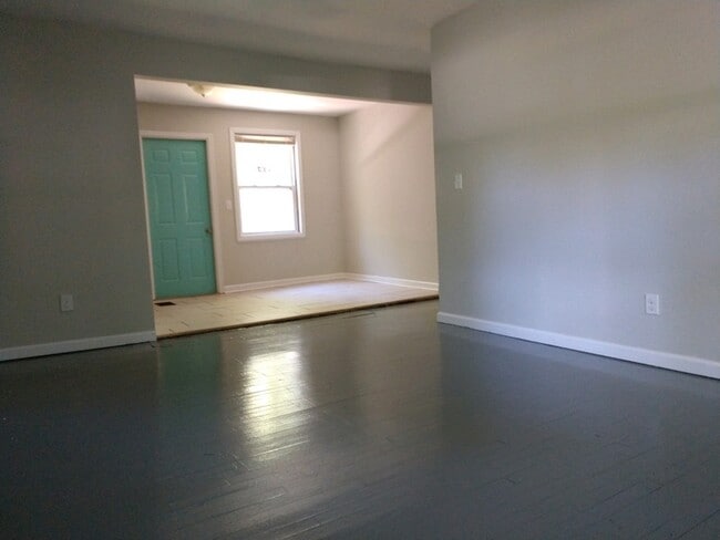 Building Photo - Noda East - 4207 Dinglewood Avenue