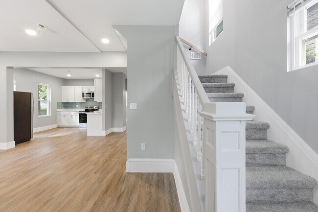 Building Photo - 506 Melrose Ave