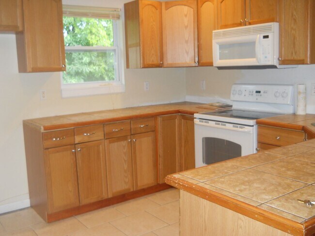 Building Photo - Spacious 3 bedroom house in Nixa!