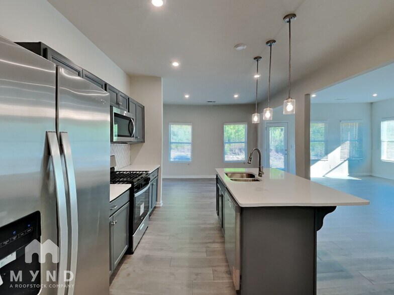 Building Photo - 1187 Park Center Cir