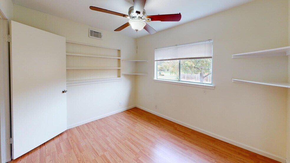 Building Photo - 8407 Deer Haven Dr