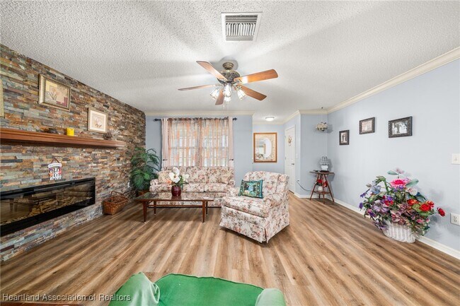 Building Photo - 360 Grove Cir