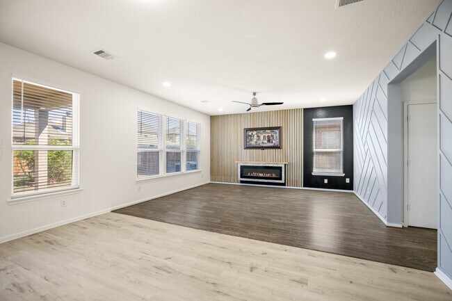 Building Photo - 4118 Lake Cypress Cir