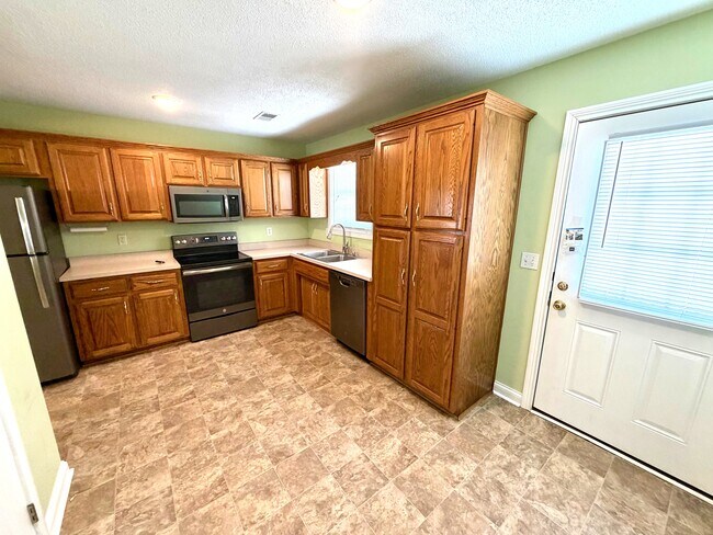 Building Photo - 100 Fairway Hill