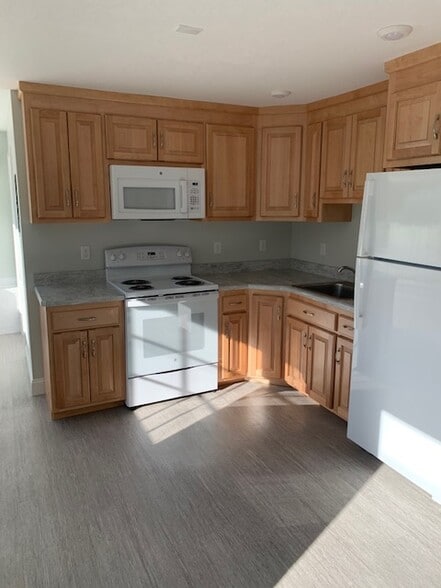 Building Photo - 5682 Post Rd