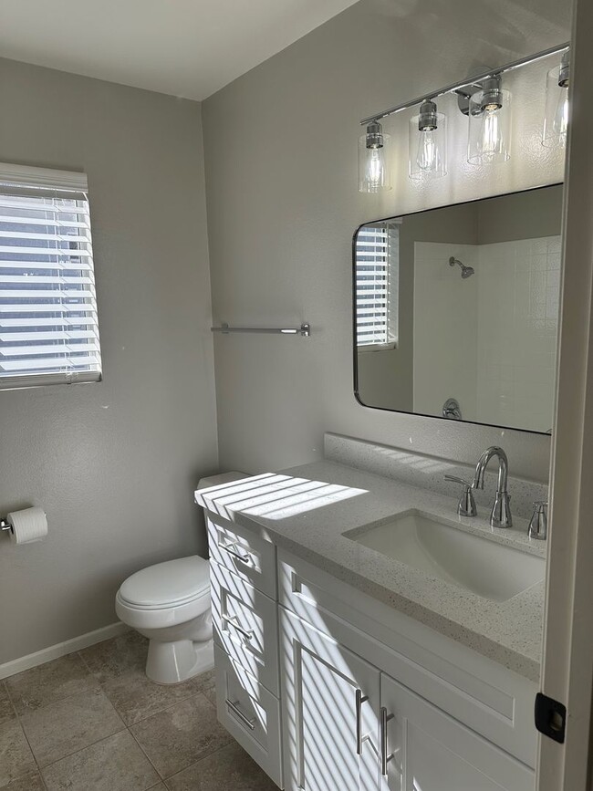 Building Photo - Beautifully Renovated Craftsman  4 Bed/2.5...