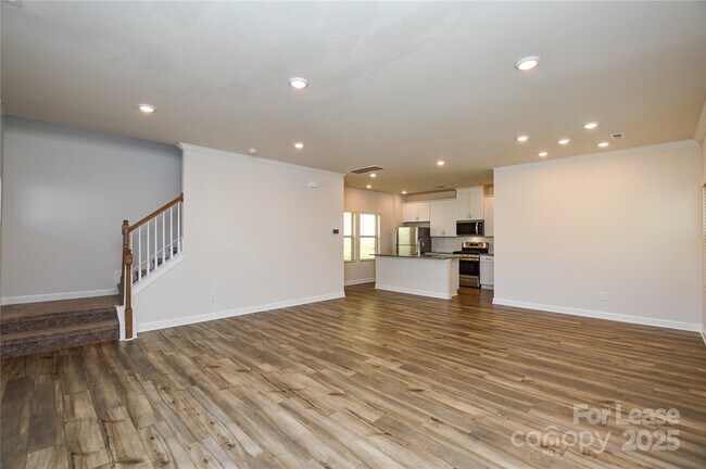 Building Photo - 3215 Lisburn St