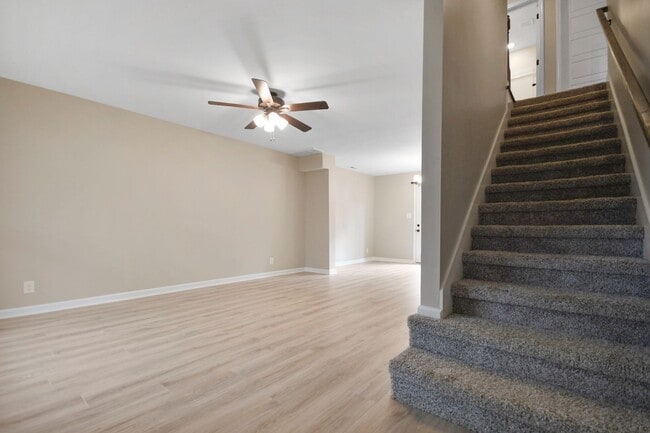 Building Photo - Pet Friendly Three Bedroom!