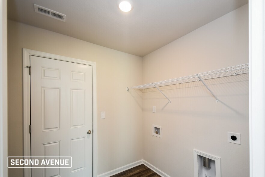 Building Photo - 639 Wild Tulip Ct