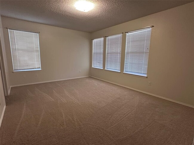 Building Photo - 109 Simpson Ave