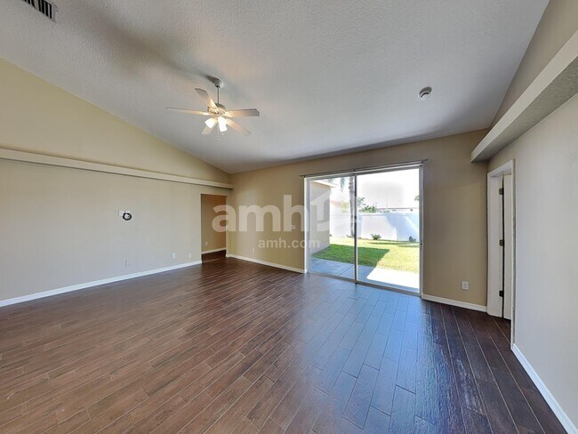 Building Photo - 1403 22nd Ave W