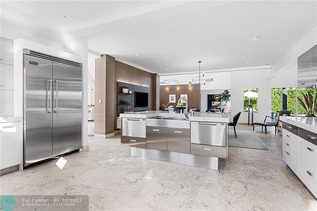 Building Photo - 2416 Bayview Dr