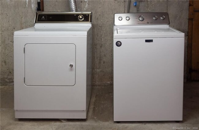 Building Photo - 3 Hilltop Rd