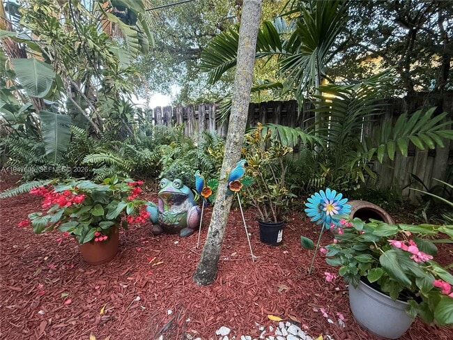 Building Photo - 10 SE 9th Ave