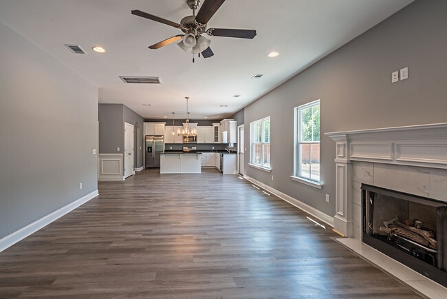 Building Photo - 281 Cypress Creek Dr NE