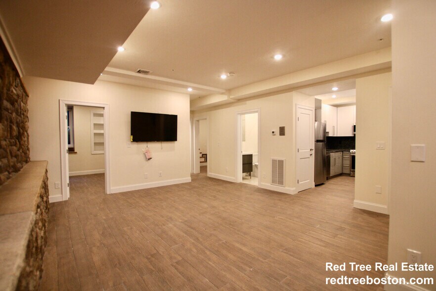 Building Photo - 1675 Beacon St