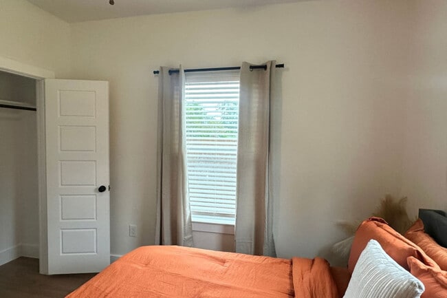 Building Photo - 929 Marjorie St