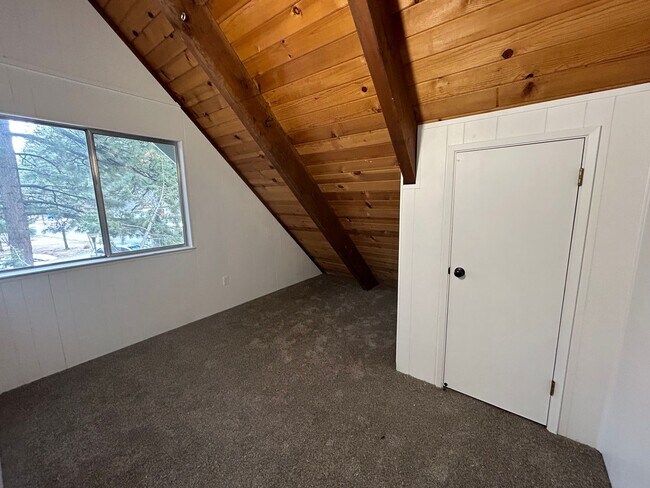 Building Photo - Highland Woods Neighborhood * Renovated 2 ...