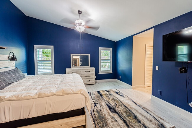 Building Photo - 1282 SW Bent Pine Cove