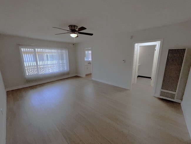 Building Photo - 340 Normandie Ave