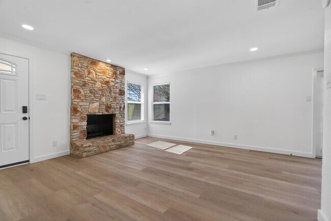 Building Photo - 8400 Seminary Ridge Dr