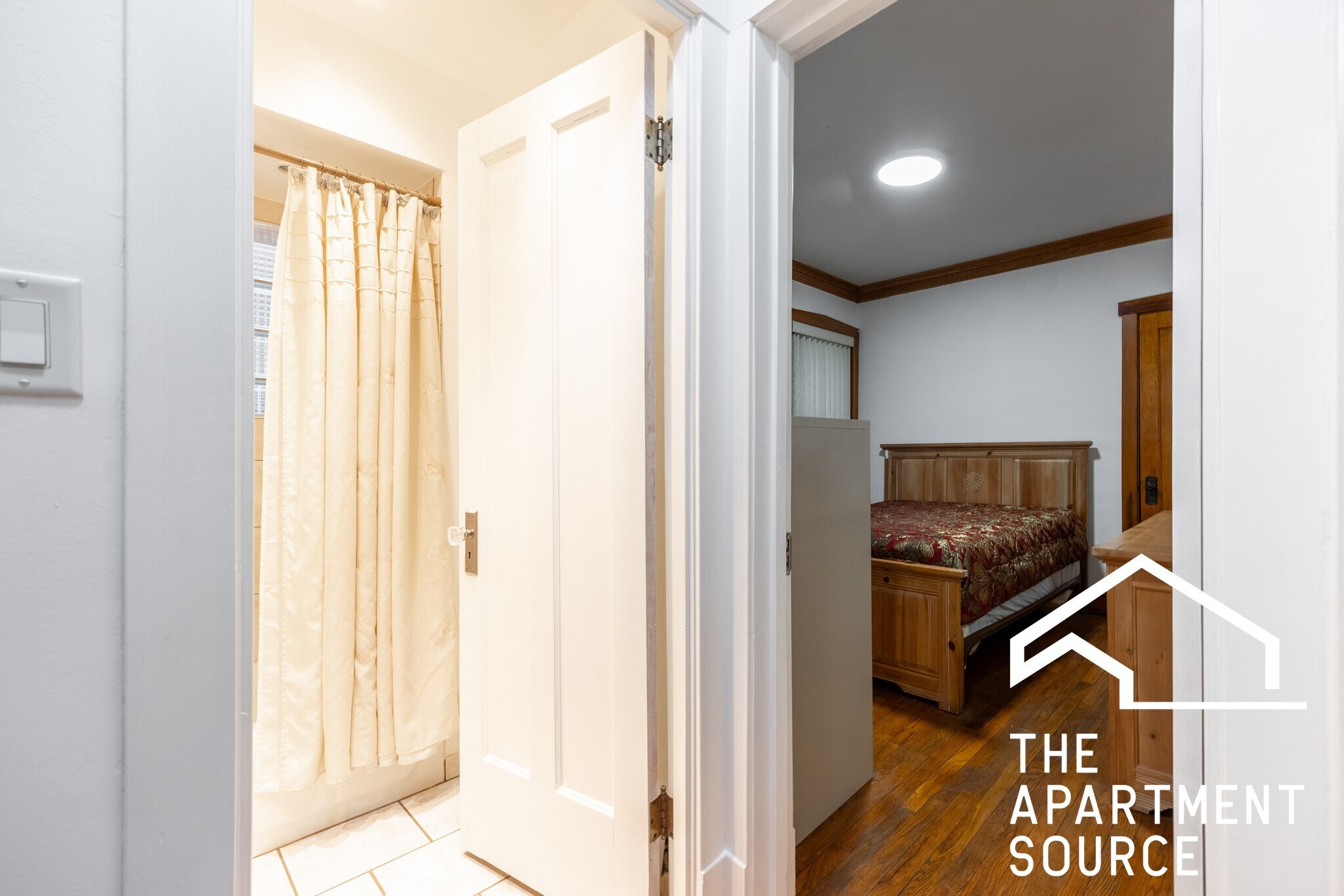 Building Photo - 2305 N Melvina Ave