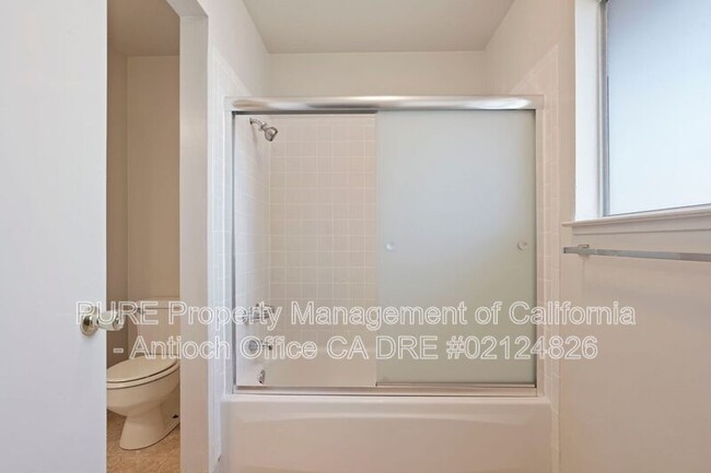 Building Photo - 908 Minaker Dr