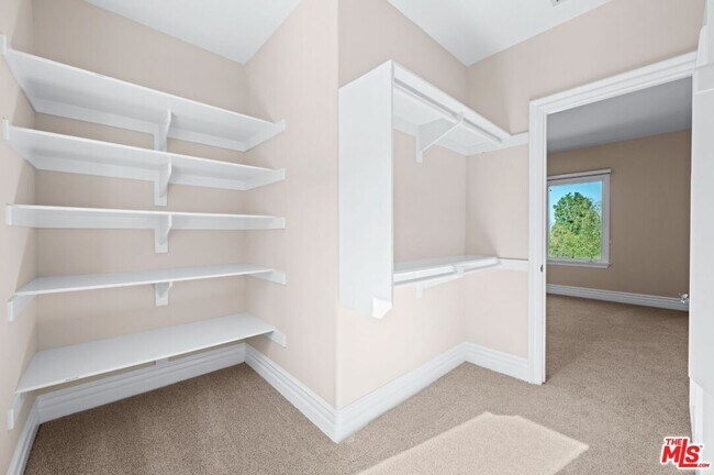 Building Photo - 11221 Briarcliff Ln