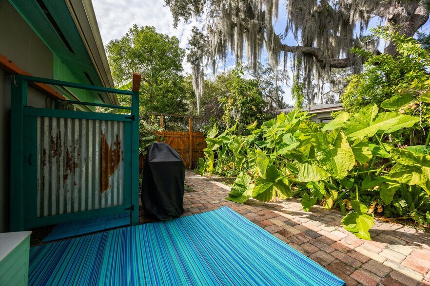 Building Photo - 214 Lucerne Dr