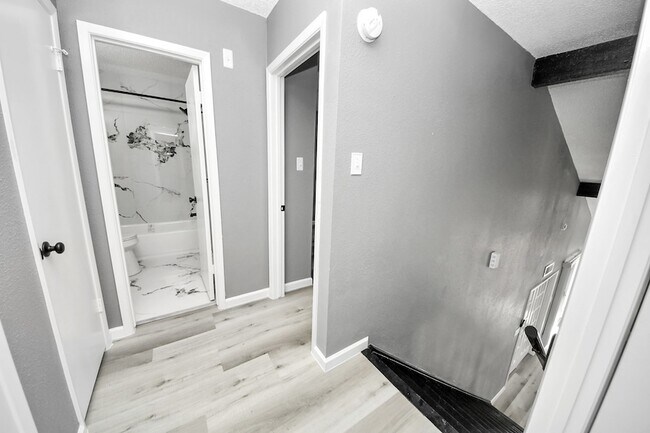 Building Photo - 6281 Ludington Dr