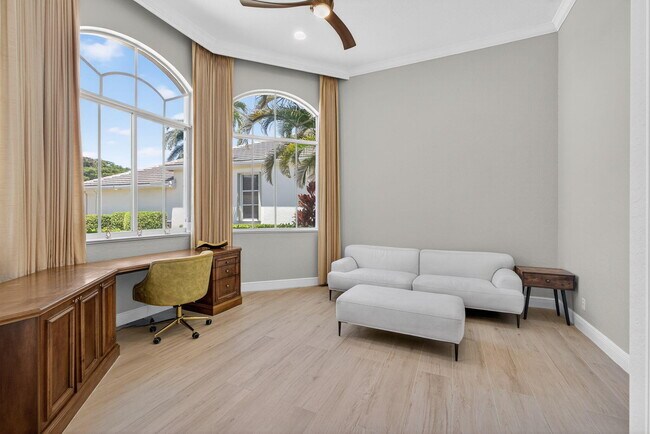 Building Photo - 6778 Oakmont Way