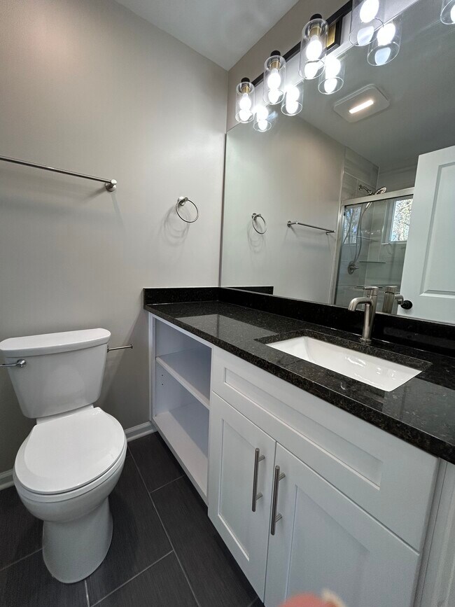 Building Photo - 1226 Beechview Dr SE