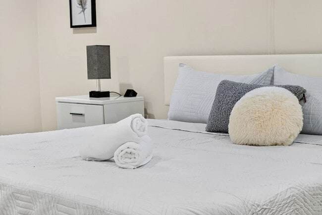 Building Photo - 2423 NE 202nd St