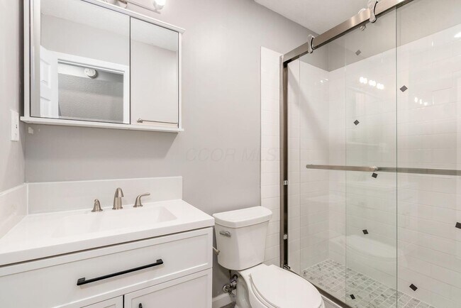 Building Photo - 1865 Willoway Cir N