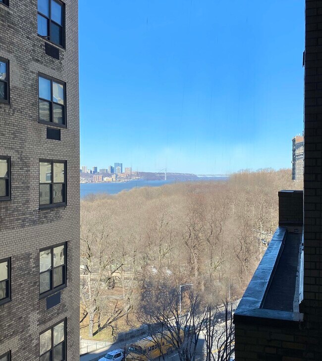 Building Photo - Quiet Studio w/ River Views
