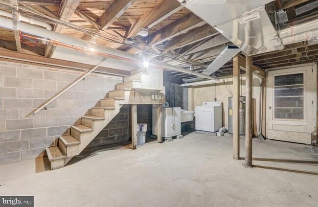 Building Photo - 46 N Edgewater Ave