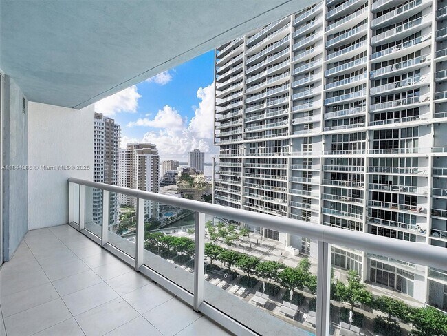 Building Photo - 475 Brickell Ave