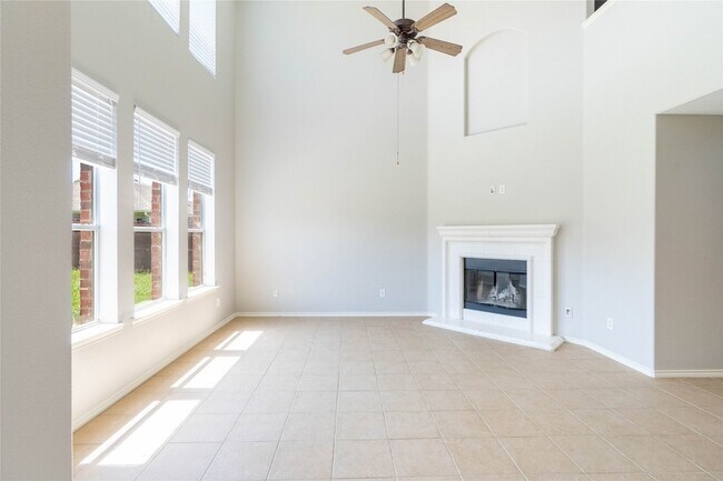Building Photo - 2012 Meadow View Dr