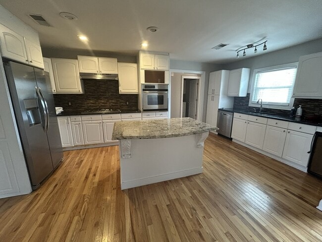 Building Photo - 4335 Georgia St