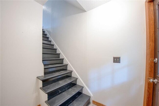 Building Photo - 4465 Mt Troy Rd Ext