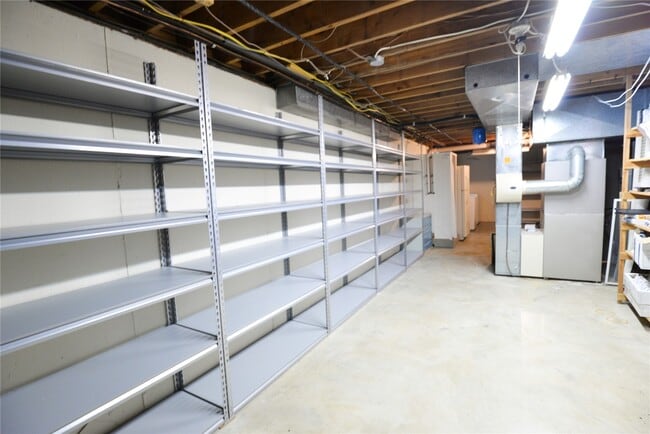 Building Photo - 2235 N Ballas Rd