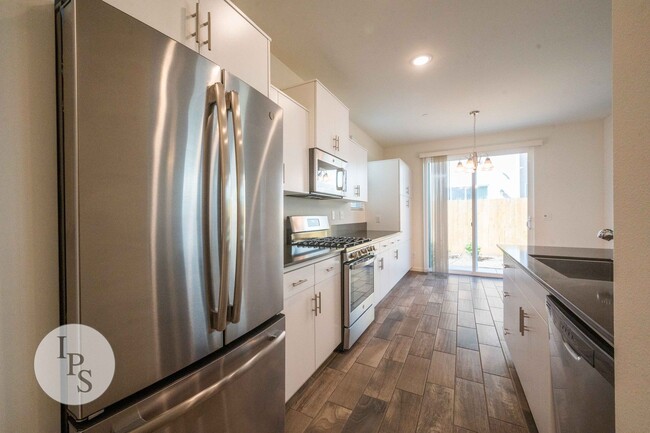 Building Photo - Newly Built Clovis 2-Story Home, 3BR + Den...