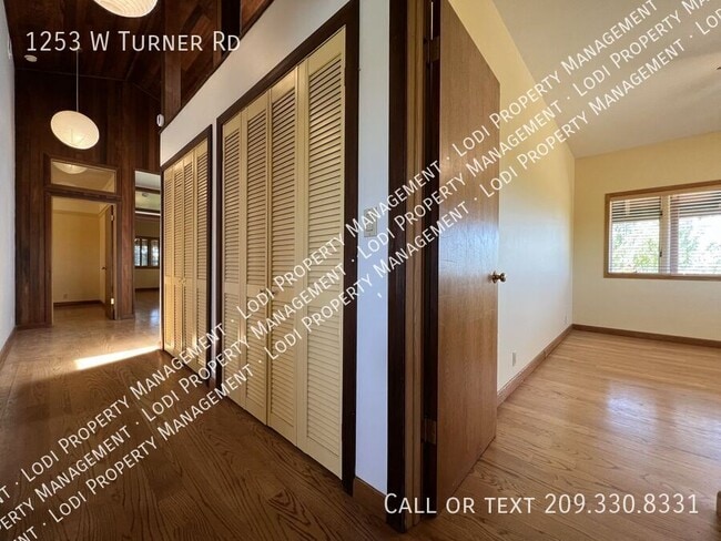 Building Photo - 1253 W Turner Rd