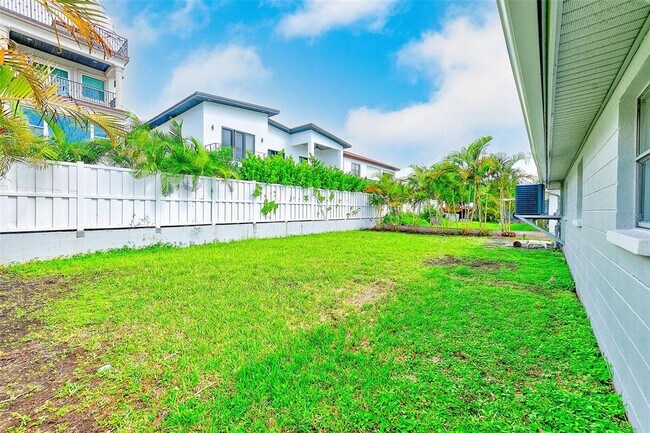 Building Photo - 178 175th Ave E