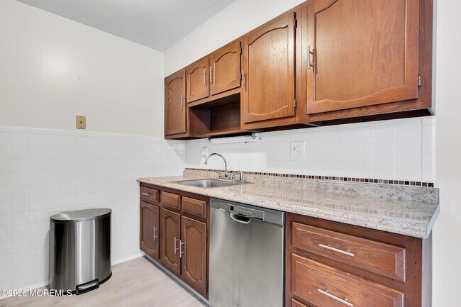 Building Photo - 15 Yorkshire Ct