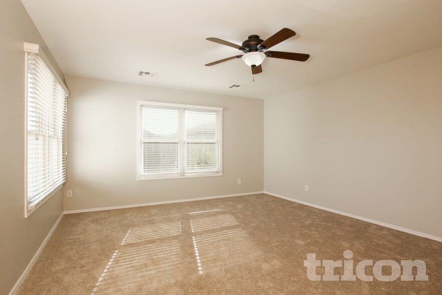 Building Photo - 2323 Grenadine Rd