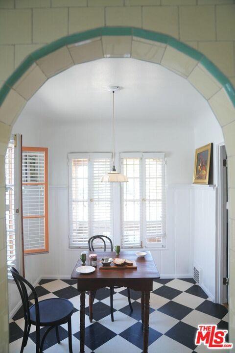 Building Photo - 1143 S Rimpau Blvd